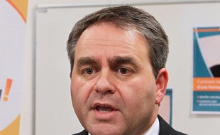 Le ministre du Travail Xavier Bertrand a affirmé mardi que sur le chômage partiel et la formation des chômeurs un "consensus" se dessine entre le gouvernement et les syndicats en vue du sommet social mercredi, mais que sur la TVA sociale "rien n'est arbitré".