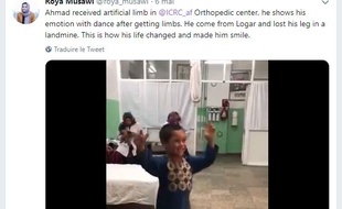 Le petit Ahmad a perdu sa jambe lorsqu'il était bébé après avoir été touché par une mine.
