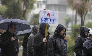 Des salariés d'Areva manifestent à Cherbourg, le 2 juin 2015