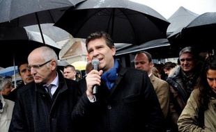 Le ministre français des Affaires européennes Thierry Repentin a affirmé jeudi qu'il voyait dans le scandale des aveux sur un compte bancaire secret à l'étranger de l'ex-ministre du Budget Jérôme Cahuzac une "erreur individuelle, d'un homme", refusant de la faire porter par l'ensemble de la classe politique.