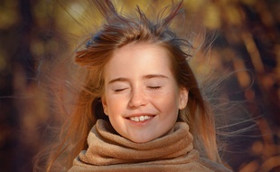 Impossible pour un enfant atteint du syndrome des cheveux incoiffables d'avoir des cheveux aussi démelés.