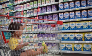 Le groupe agroalimentaire français Danone prépare des recours en indemnisation après la fausse alarme au botulisme dans des lots de l'un de ses fournisseurs, la coopérative laitière néo-zélandaise Fonterra, qui l'a contraint à des rappels de produits en Asie.