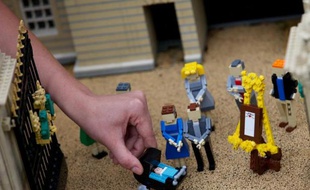 Le danois Lego a annoncé jeudi être devenu le deuxième plus grand fabricant de jouets du monde, porté par une forte croissance en Asie au premier semestre.