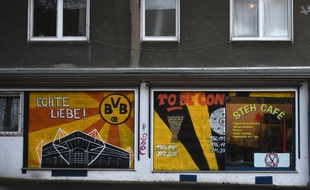 La devanture d'un café à Dortmund, en Allemagne.