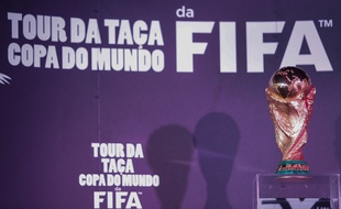 Le trophée de la Coupe du monde de football, le 29 mai 2014, à Sao Paulo.