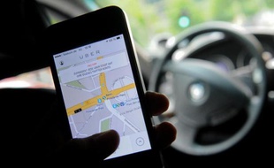 L'application Uber, géant mondial du véhicule de tourisme avec chauffeur, prise en photo dans une voiture à Berlin, le 24 avril 2014