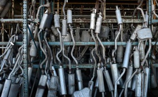 Au coeur du scandale Volkswagen, les oxydes d'azote (NOx) sont des gaz d'échappement nocifs pour la santé, tandis que le dioxyde de carbone (CO2), principal gaz à effet de serre, contribue au réchauffement planétaire