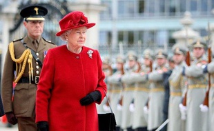La reine d'Angleterre Elisabeth II en visite en Slovaquie, le 23 octobre 2008.