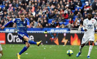 Dimitri Lienard s'est montré dangereux ce dimanche, notamment sur cet ultime coup franc sur le montant d'Anthony Lopes. JEAN-PHILIPPE KSIAZEK