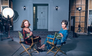Susan Sarandon (Bette Davis) et Jessica Lange (Joan Crawford) dans la série « Feud : Bette and Joan ».