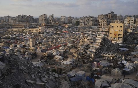 Deux historiens demandent à Macron de sanctionner immédiatement Israël