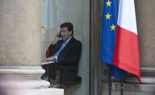 Le ministre de l'Education nationale, Xavier Darcos, à la sortie de l'Elysée, le 19 décembre 2008.