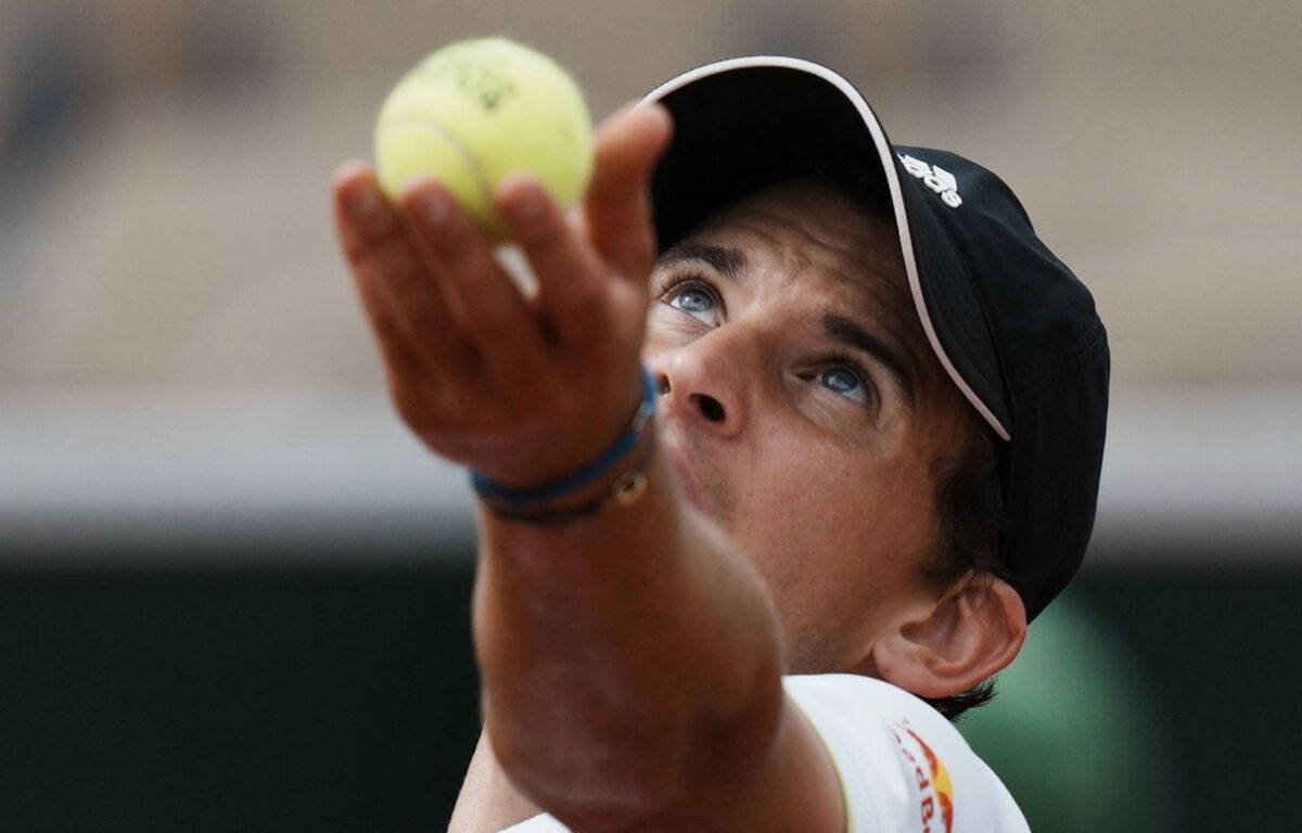 Roland-Garros EN DIRECT : Déjà une Française éliminée, Jabeur poussée au 3e set, Dimitrov en balade et Thiem en grosse galère... Suivez le 1er tour avec nous