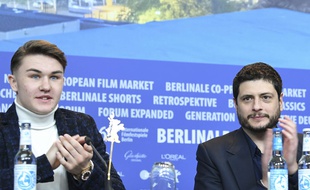 L'acteur Artem Tkachuk et le réalisateur Claudio Giovannesi lors de la présentation du film «Piranhas» à la Berlinale 2019