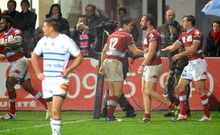Castres a subi un coup d'arrêt après sept victoires d'affilée, s'inclinant face au Racing-Métro (23-19) vendredi soir en ouverture de la 9e journée du Top 14 de rugby.