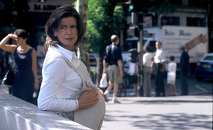 Femme enceinte à Paris.
