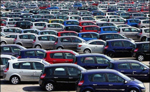 Le marché automobile français a été marqué par une quasi-stabilité pour les immatriculations de voitures neuves en février, les marques étrangères se comportant encore une fois beaucoup mieux que les marques françaises, et Peugeot tirant son épingle du jeu.