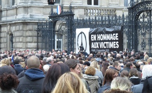 Minute de silence le 16 novembre 2015, place de la République à Lille