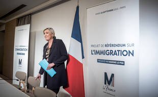 Marine Le Pen, candidate du Rassemblement national a l'élection présidentielle française, a présenté le 28 Septembre 2021, à Paris, son référendum contre l'immigration.