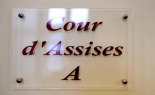 Comparution devant les assises de Seine-Saint-Denis, à Bobigny, d'un homme qui a tué de plus de trente coups de couteau de cuisine une femme de 53 ans qui fut son amante