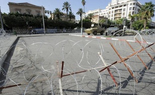 Le ministère tunisien de l'Intérieur a annoncé jeudi qu'il interdisait toute manifestation vendredi, indiquant disposer d'informations sur la préparation "de violences" pour protester contre des caricatures de Mahomet publiées en France.