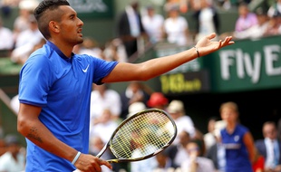 Nick Gyrgios pas content lors du 3e tour de Roland-Garros face à Richard Gasquet, le 27 mai 2016.