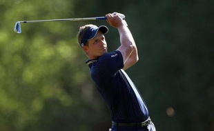 L'Anglais Luke Donald, détrôné par l'Irlandais du Nord Rory McIlroy il y a deux semaines, a repris la tête du classement mondial du golf, après sa victoire dimanche à l'Open Palm Harbor, en Floride.