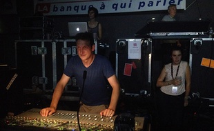 Sébastien Roblin apprécie d'être derrière et d'observer le public, comme ci-dessus au Big Festival à Biarritz.