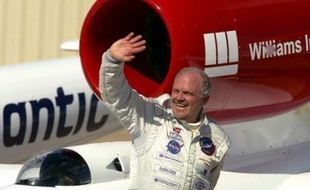 Un juge du tribunal des successions de Chicago a reconnu officiellement la mort du milliardaire et aventurier américain Steve Fossett, disparu en septembre aux commandes d'un petit avion dans le Nevada (ouest des Etats-Unis