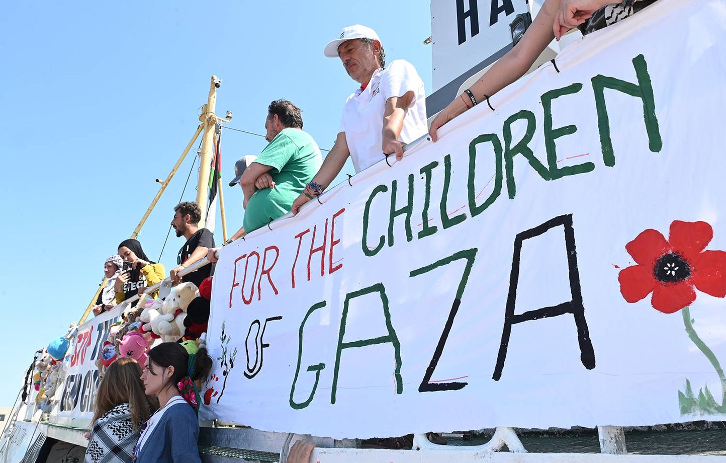 Gaza : Le deuxième bateau « Flottille pour la liberté » chargé d'aide humanitaire approche des côtes de Gaza thumbnail