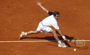 Richard Gasquet contre Stan Wawrinka lors du tournois de tennis de Roland Garros le 3 juin 2013.