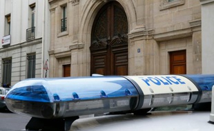 Une voiture de police à Paris (illustration