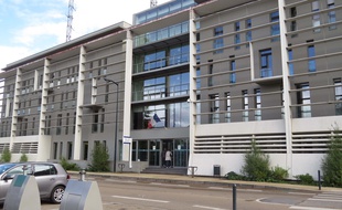 L'hôtel de police Waldeck-Rousseau à Nantes.