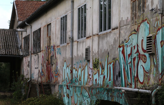 Le bâtiment de La Vieille Cure est à l'abandon depuis la fin des années 2000