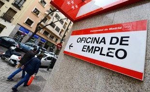Une agence pour l'emploi à Madrid, le 3 janvier 2014
