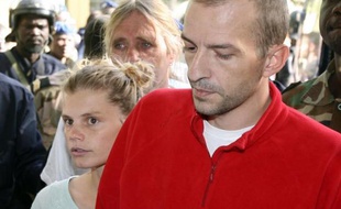 Alain Péligat, Emilie Lelouch et Eric Breteau à leur arrivée le 24 décembre 2007 au tribunal à N'Djamena