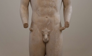 Illustration: détail d'une statue grecque.