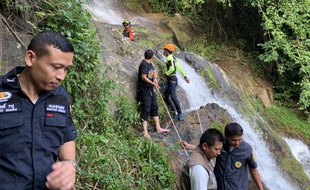 Les sauveteurs à la cascade de Na Mueang 2.