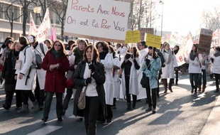 Manifestation de sages-femmes à Paris le 16 décembre 2013