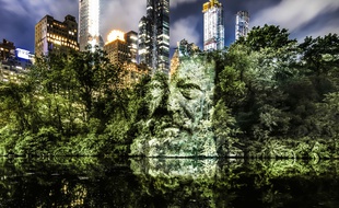 Les portraits de Philippe Echaroux projetés à Central Park.