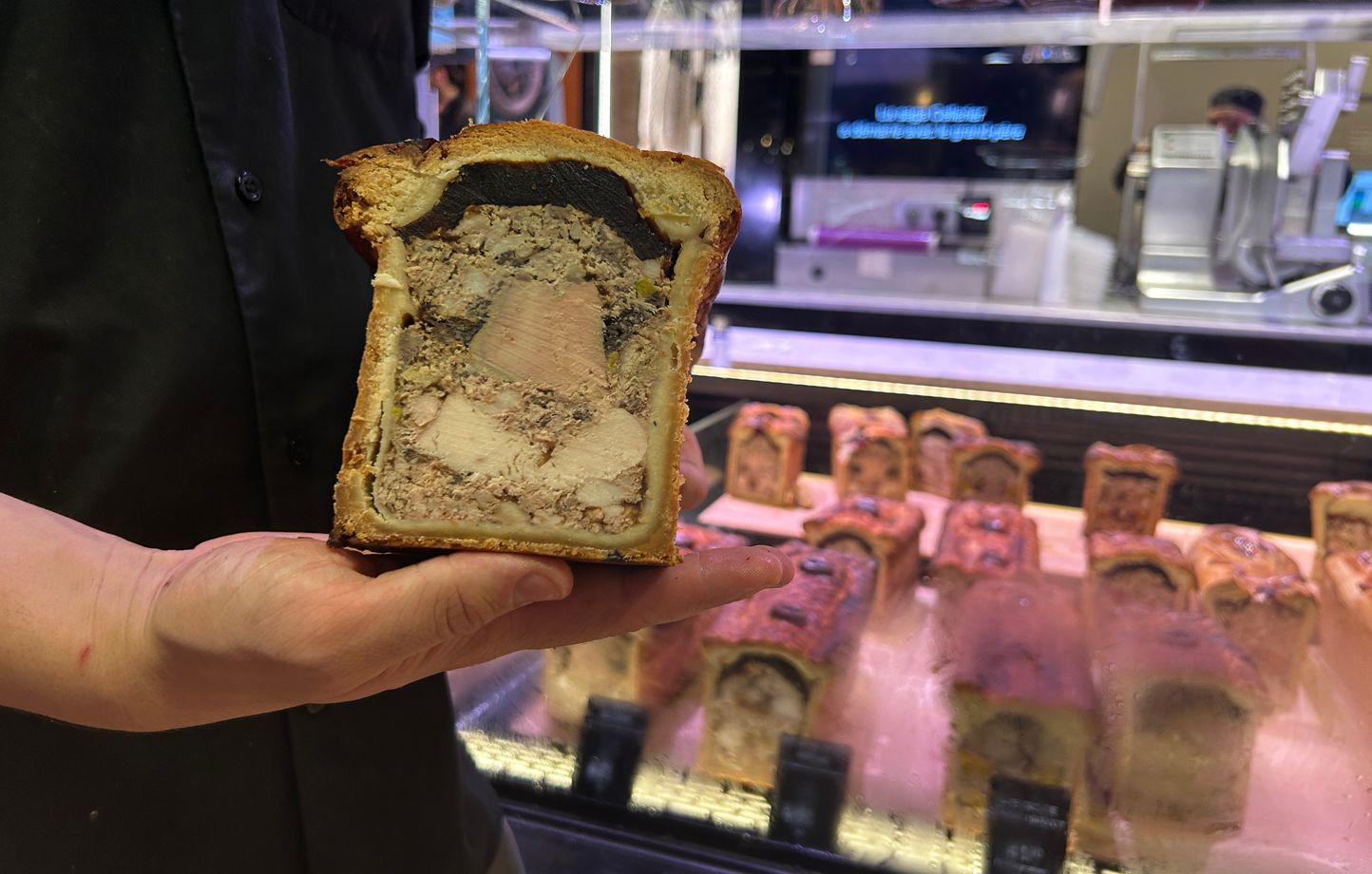 Le « pâté croûte » et pas « en croûte » est apparu au Moyen-Âge, aujourd'hui, il est l'une des spécialités gastronomiques de France, et plus particulièrement à Lyon, où de grandes maisons de charcuterie en proposent plusieurs sortes en fonction des saisons