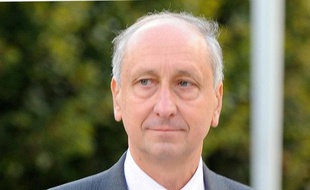 La réclusion criminelle à perpétuité a été requise vendredi devant les assises de Paris, qui jugent en appel Hans Peterson, un Franco-américain accusé d'avoir torturé et assassiné son dermatologue en 2006 à Chicago (Etats-Unis)