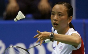 La joueuse française de badminton Hongyan Pi, lors de son match en 16es de finale des Jo de Pékin face à la Japonaise Hirose, mardi 11 août 2008.