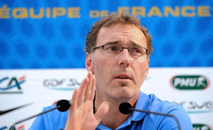 Laurent Blanc, le sélectionneur des Bleus lors de sa conférence de presse à Clairefontaine le 18 mai 2012.