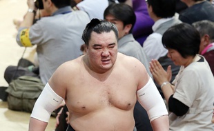 Harumafuji lors du tournoi de Fukuoka, le 13 novembre 2017.