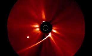 Image de la Nasa montrant la comète ISON s'approchant du Soleil, le 28 novembre 2013.