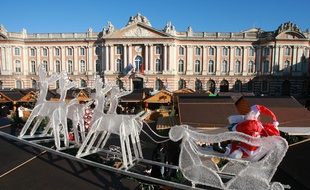 Marche de noel sur la place du Capitole de Toulouse