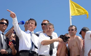 Le ministre de l'Intérieur Manuel Valls a reconnu jeudi des "problèmes" entre collectivités locales et gens du voyage, et rappelé chacun à ses "droits et devoirs", concernant la mise à disposition d'aires d'accueil, et l'occupation illégale de terrains.