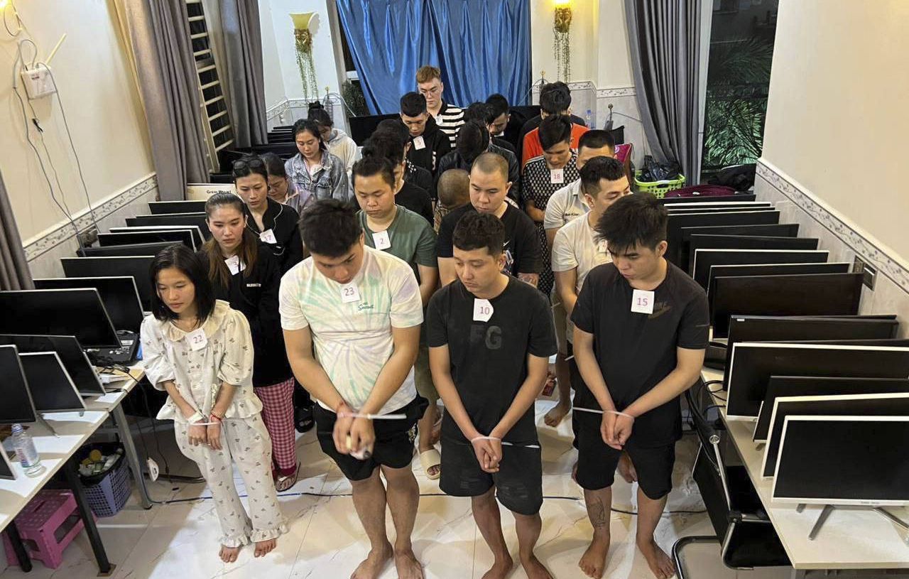 Cambodge : 2.000 arrestations en lien avec les arnaques en ligne thumbnail