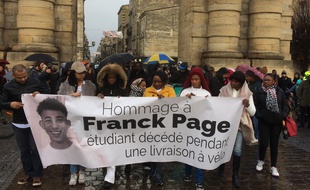 Une centaine de personnes ont participé à une marche en hommage à Franck Page, coursier à vélo décédé le 17 janvier.